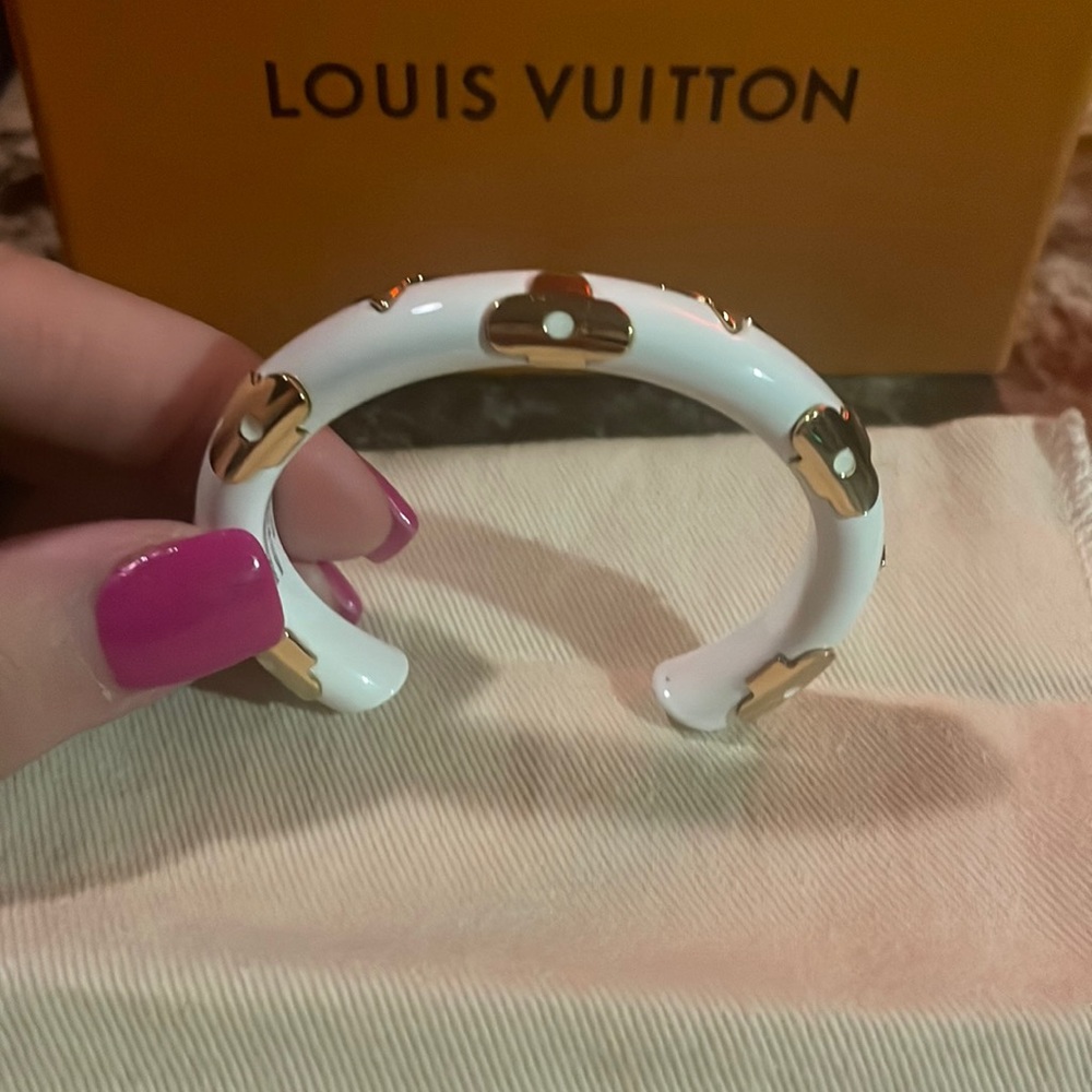 Louis Vuitton daisy bangle brand new
